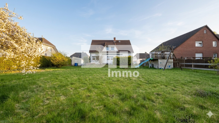 Charmantes Ein- bis Zweifamilienhaus mit großem Garten in begehrter Lage - Großer Gartenbereich